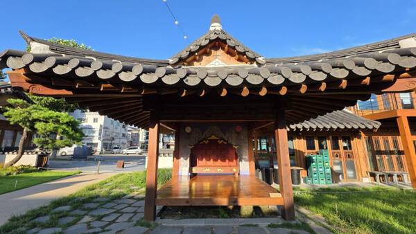 수원전통문화관 전경. 시민을 위한 휴식공간이자 관광객들에겐 포토(사진)명소로 활용된다. 이나경기자