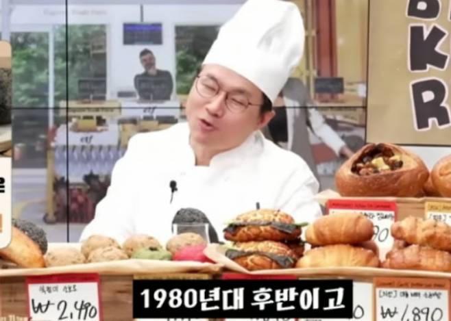 삼성자산운용 펀드매니저 출신 유튜버 슈카월드(전석재)가 소금빵을 990원에 판매하는 팝업스토어를 열자, 자영업계에서는 "졸지에 비싼 값에 빵을 파는 사람이 됐다"는 볼맨소리가 나오고 있다. /사진=유튜브 채널 '슈카월드' 캡처