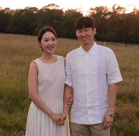 김민지 전 아나운서-축구 국가대표 출신 박지성 부부. [인스타그램 캡처]