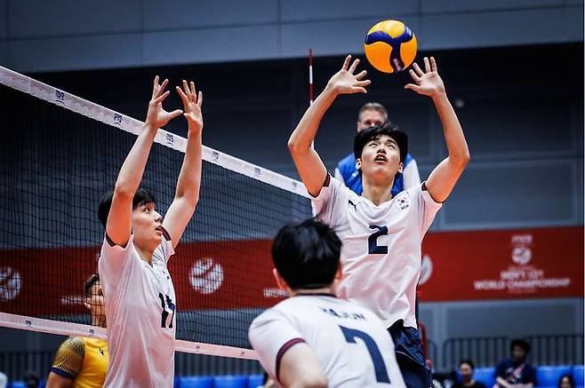 한국 21세 이하(U-21) 남자 배구대표팀이 우크라이나와 2025 국제배구연맹(FIVB) U-21 세계선수권대회 9~12위 순위 결정전을 치르고 있다. 2025.08.30. (사진=FIVB 홈페이지 캡처) *재판매 및 DB 금지