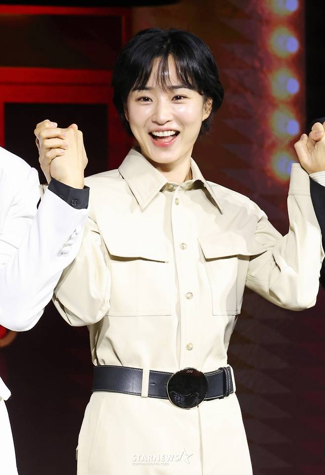 배우 방효린이 18일 오전 서울 마포구 호텔나루 서울 엠갤러리에서 진행된 넷플릭스 오리지널 시리즈 '애마' 제작발표회에 참석해 포즈를 취하고 있다.  1980년대 한국을 강타한 에로영화의 탄생 과정 속, 화려한 스포트라이트에 가려진 어두운 현실에 용감하게 맞짱 뜨는 톱스타 ‘희란’과 신인 배우 ‘주애’의 이야기를 그린 넷플릭스 시리즈 '애마'는 오는 22일 공개된다. /2025.08.18 /사진=이동훈 photoguy@