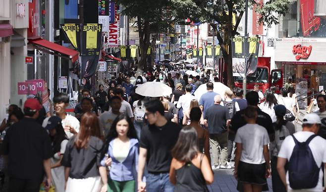 통계 수치만 보면 우리 국민들은 행복해 하기에 부족함이 없어야 할 텐데 아무도 행복해 보이지 않는다.[사진｜뉴시스]