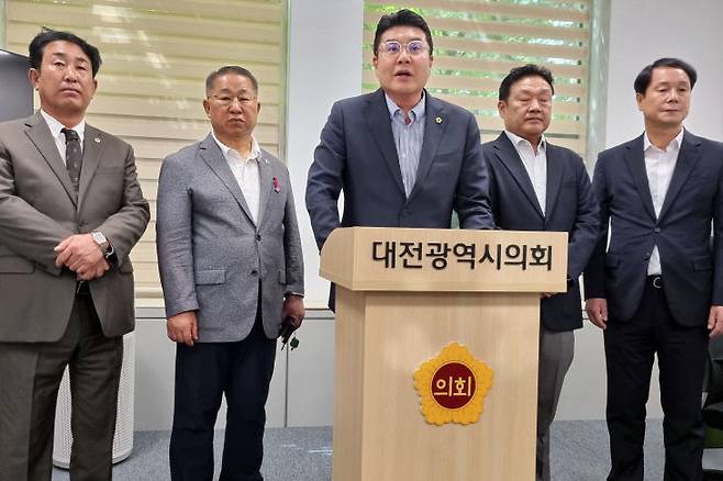 (왼쪽부터) 대전시의회 이효성, 이한영, 정명국, 송인석, 이상래 의원.