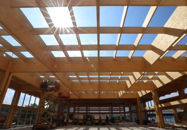 1일 경주국립박물관에서 아시아태평양경제협력체(APEC) 정상회의 만찬장 조성 공사가 진행되고 있다. 김영진 기자 kyjmaeil@imaeil.com