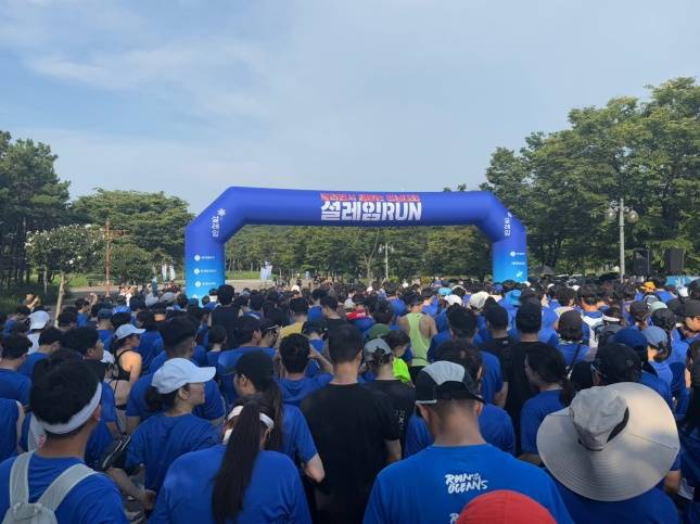 설레임 런 행사 참가자들이 출발 신호를 기다리고 있다./사진=김다이 기자 @neverdie
