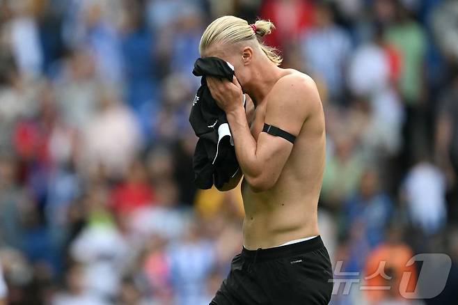 브라이튼전을 마친 뒤 아쉬워하는 맨체스터 시티의 홀란드ⓒ AFP=뉴스1