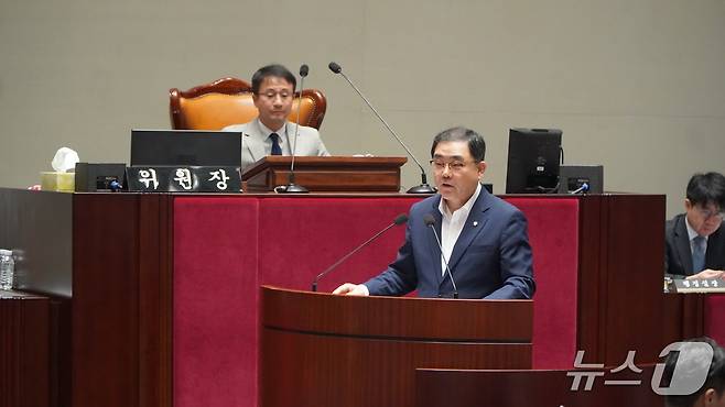 1일 국회 예산결산특별위원회 전체회의에서 질의를 이어간 허성무 더불어민주당 의원.(허성무 더불어민주당 의원실 제공)