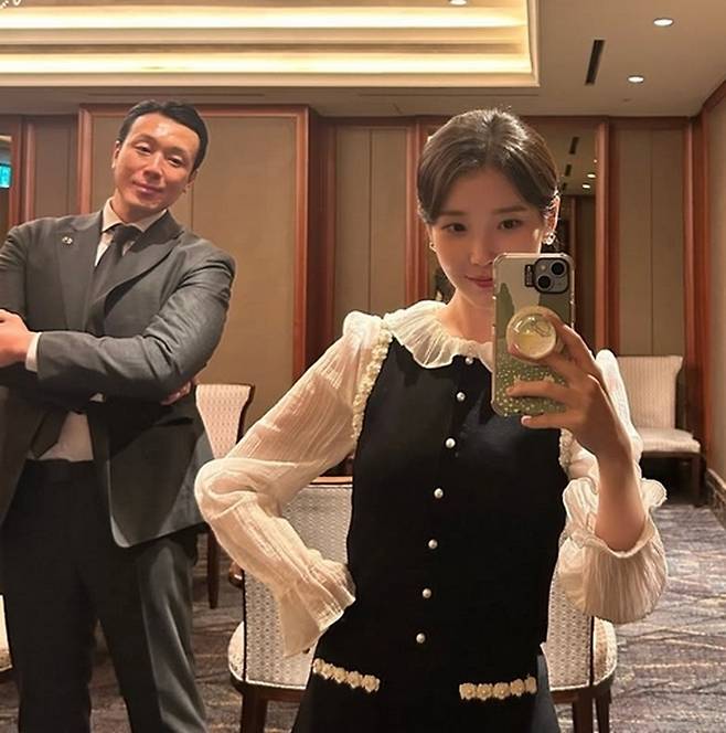 박근우 실장과 아이유. 사진 | 박근우 SNS