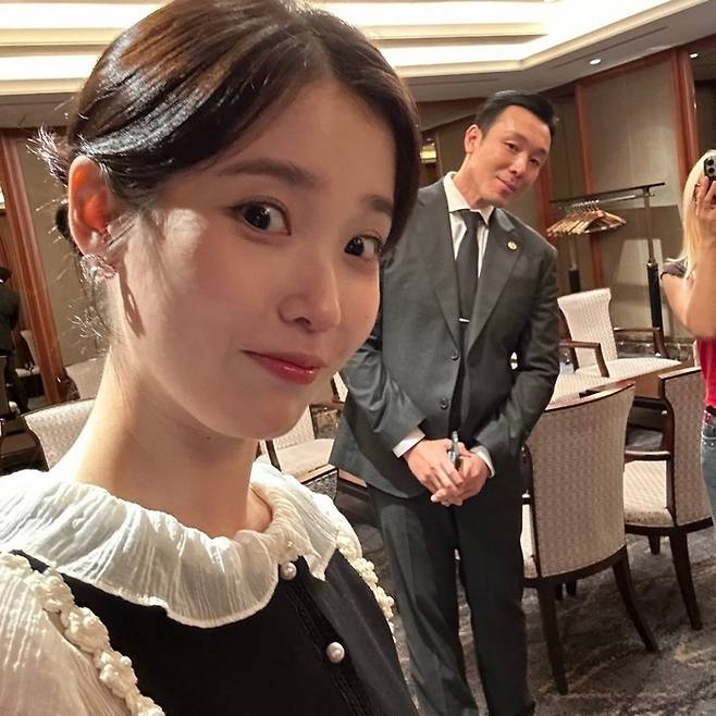 박근우 실장과 아이유. 사진 | 박근우 SNS