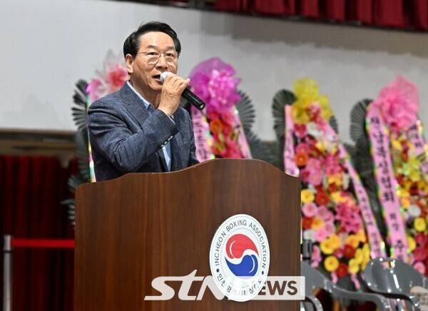 30일 인천 선학체육관에서 열린 '제4회 대한체육회장배 전국생활복싱대회' 개회식에 참석한 유정복 인천광역시장이 축사하고 있다. /사진=인천시