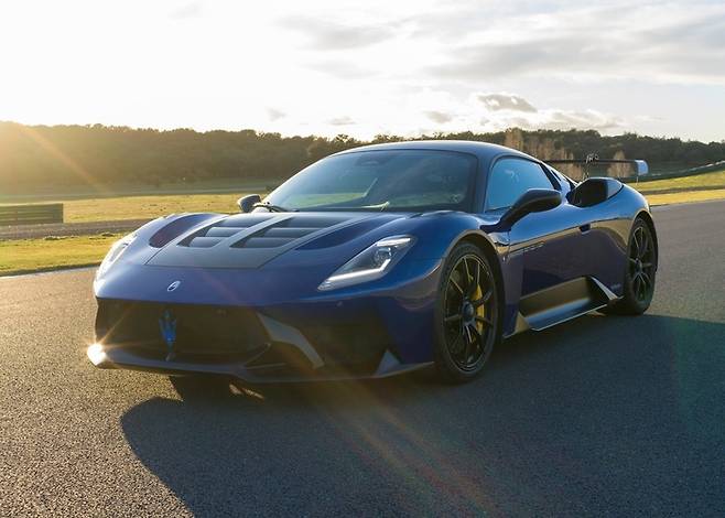 마세라티 GT2 스트라달레