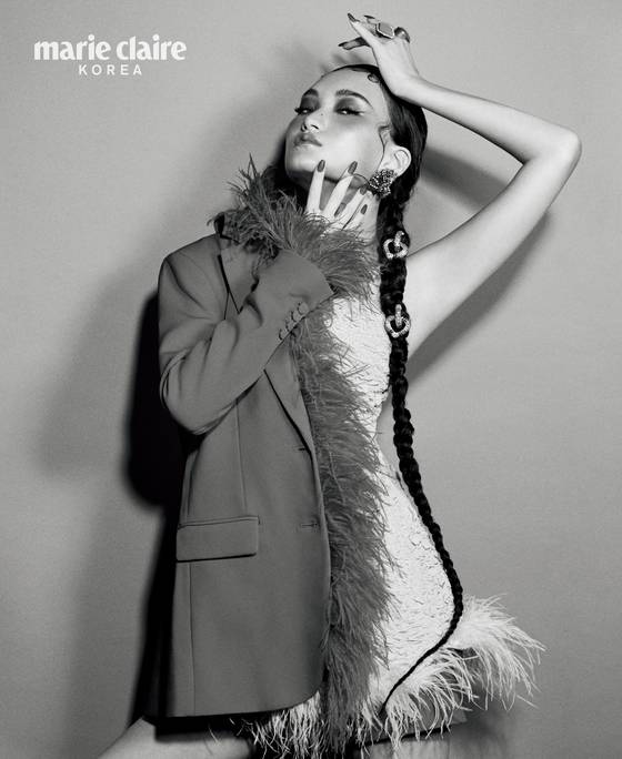 김민솔 모델은 재밌었던 작업으로 하드록·라틴팝·컨트리팝 등 다양한 음악을 콘셉트로 헤어·메이크업·의상 모두 바꿔가며 촬영한 ‘마리끌레르’ 화보를 꼽았다.