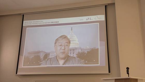 제1회 한·미·일 국민상호인식 조사 및 제12회 한·일 국민상호인식 조사 결과를 발표하는 28일 기자회견에서 제임스 김 KEI 여론·대외협력국장이 발언하는 모습. 박현주 기자