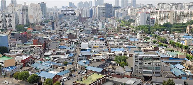 준공업지역 용적률 규제 완화 등에 ﻿서울 영등포구 일대 재건축·재개발 사업이 활기를 띠고 있다. 최근 정비사업이 속도를 내고 있는 문래동 일대 모습.  한경DB