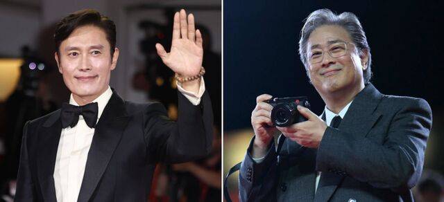이날 상영회가 열린 살라 그란데 극장 앞 레드카펫에서 손 흔들어 인사하는 이병헌(왼쪽)과 자신의 카메라로 관중과 취재진을 촬영하는 박 감독. 신화·AFP연합뉴스