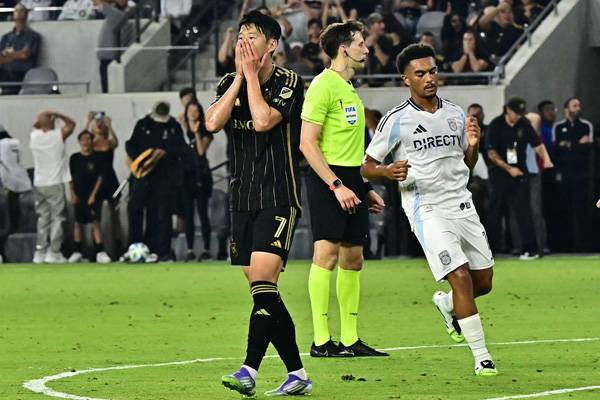 손흥민은 이날 몇 차례 기회를 놓쳤다. 사진= AFP= 연합뉴스 제공