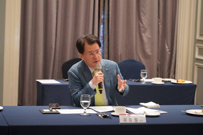 '윤석열 정권의 알박기'라고 비판받는 유종필 창업진흥원 원장이 정권 교체로 인해 좁아진 입지를 극복하고 남은 임기를 완주할 수 있을지 주목된다. 기자 출신인 정 원장은 DJ 시절 정계 입문 후 줄곧 민주당에서 활동하다 20대 대선을 기점으로 '친윤'으로 돌아섰다. /사진=창업진흥원