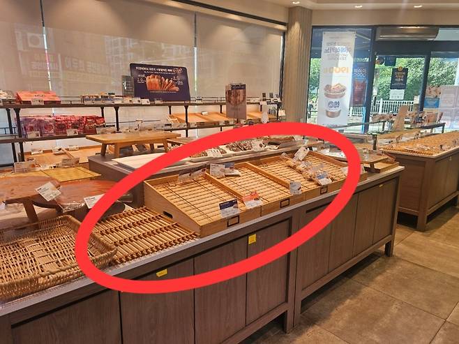 SK텔레콤이 ‘T 멤버십 고객 감사제’ 혜택으로 파리바게뜨 50% 할인 쿠폰을 제공하면서 파리바게뜨 제품이 모두 팔렸다. [네이버카페 갈무리]