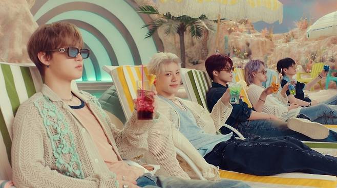 ‘PARADISE(파라다이스)’ 뮤직비디오 캡처