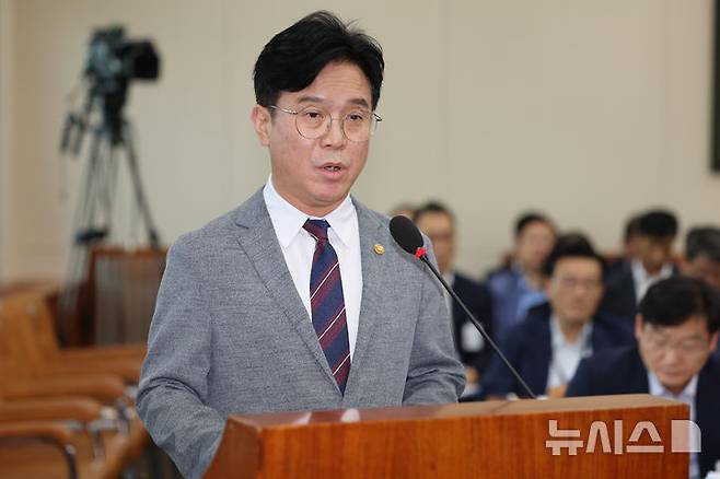 [서울=뉴시스] 김명년 기자 = 김영훈 고용노동부 장관이 지난달 20일 오전 서울 여의도 국회 환경노동위원회 전체회의에서 발언하고 있다. 2025.08.20. kmn@newsis.com