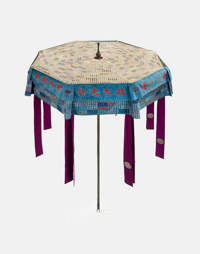 [서울=뉴시스] [서울=뉴시스] 관서병마절도사(關西兵馬節度使) 이종승(1828~?)의 만인산 (사진=국립민속박물관 제공) 2025.09.01. photo@newsis.com만인산 (사진=국립민속박물관 제공) 2025.09.01. photo@newsis.com *재판매 및 DB 금지