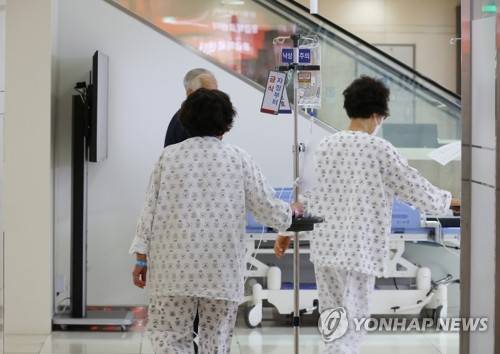 병원에 입원한 환자들 [연합뉴스 자료사진] *기사와 관련이 없는 자료사진입니다.