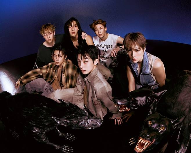 새 앨범 타이틀곡은 '엔 더 프론트'다. 스타쉽엔터테인먼트 제공