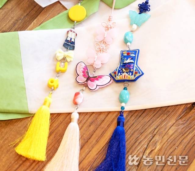 체험객이 만든 노리개.