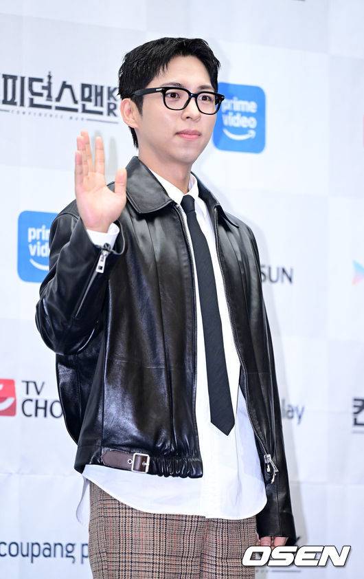 [OSEN=최규한 기자] 1일 오후 서울 상암동 스탠포드 호텔에서 TV CHOSUN&nbsp;새 주말 미니시리즈 ‘컨피던스맨&nbsp;KR’ 제작발표회가 열렸다.‘컨피던스맨&nbsp;KR’은 다재다능한 능력을 보유한 사기꾼&nbsp;3명이 이 시대의 악당들을 향한 복수에 나서는 케이퍼 코믹물이다.배우 주종혁이 포토타임을 하고 있다. 2025.09.01 / dreamer@osen.co.kr