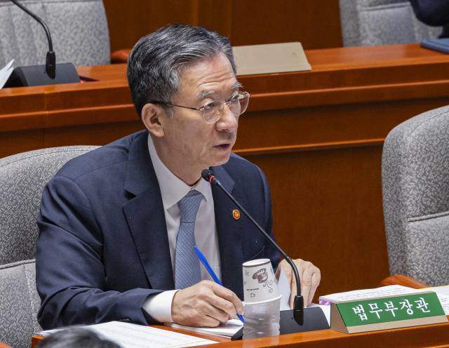 ▲정성호 법무부 장관이 1일 국회에서 열린 예산결산특별위원회 전체회의에 출석해 의원 질의에 답하고 있다. ⓒ연합뉴스