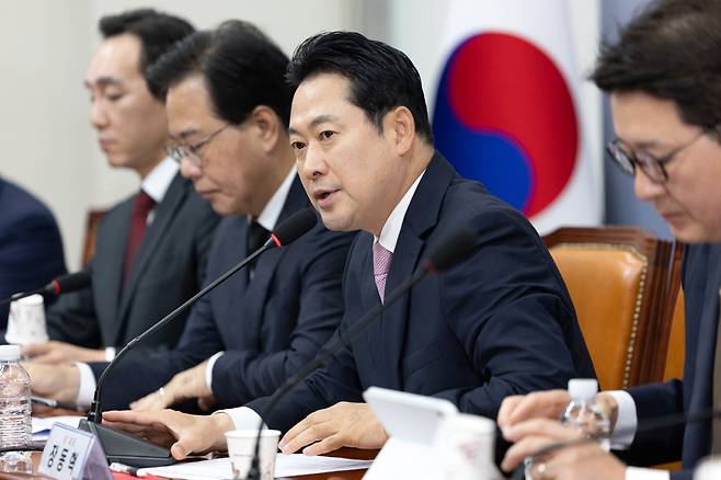 장동혁 국민의힘 대표가 1일 서울 여의도 국회에서 최고위원회의를 주재하고 있다. 뉴스1