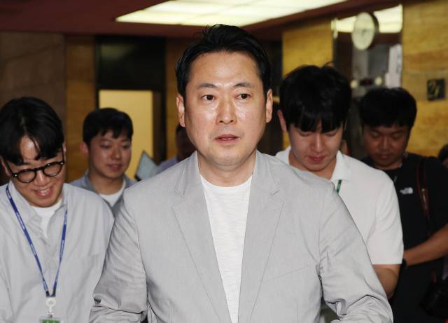 장동혁 국민의힘 대표가 지난달 31일 서울 여의도 국회로 들어서고 있다. 연합뉴스