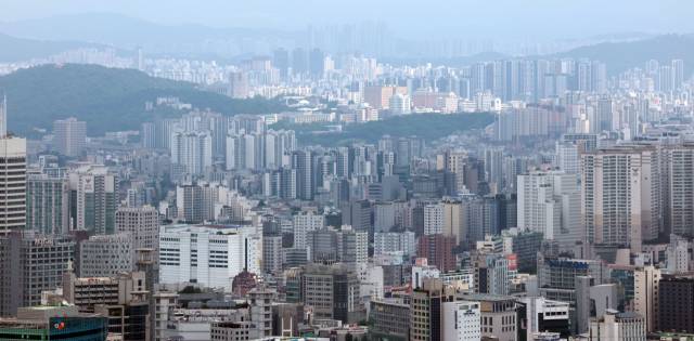 31일 서울 남산에서 바라본 시내 모습. 연합뉴스