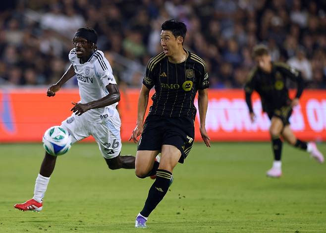LAFC 손흥민이1일 샌디에이고전에서 볼을 향해 달리고 있다. AFP연합뉴스