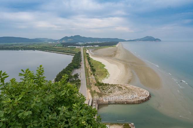나폴리 해안과 더불어 전 세계에 단 2곳뿐인 천연비행장 사곶해변