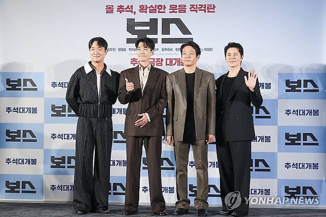 영화 '보스'의 4인방 (서울=연합뉴스) 류효림 기자 = 배우 조우진(왼쪽부터), 정경호, 박지환, 이규형이 1일 서울 성동구 메가박스 성수점에서 열린 영화 '보스' 제작발표회에서 포즈를 취하고 있다. 2025.9.1 ryousanta@yna.co.kr