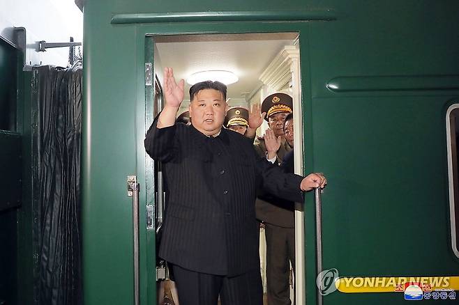 "김정은 1일 오후 열차로 평양 출발"…2일 베이징 도착할듯 [연합뉴스 자료사진]