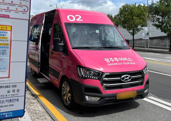 1일 광주광역시 동구 국립아시아문화전당 정류장에 정차한 광주투어버스. 정상아 기자