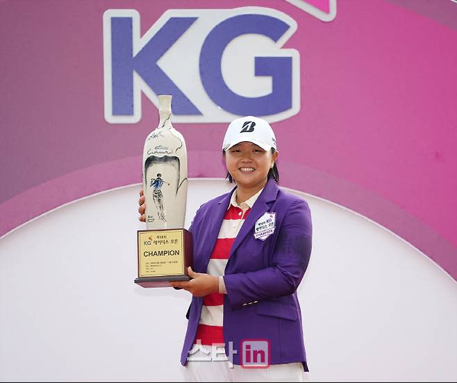 제14회 KG 레이디스 오픈 우승자 신다인.(사진=이데일리 골프in 조원범 기자)