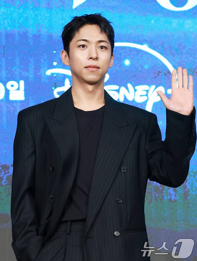 배우 주종혁이 2일 오전 서울 종로구 포시즌스 호텔에서 열린 디즈니 플러스 오리지널 시리즈 '북극성' 제작발표회에 참석해 포즈를 취하고 있다. '북극성'은 유엔대사로서 국제적 명성을 쌓아온 문주(전지현 분)가 대통령 후보 피격 사건의 배후를 쫓는 가운데, 그녀를 지켜야만 하는 국적 불명의 특수요원 산호(강동원 분)와 함께 한반도를 위협하는 거대한 진실을 마주하는 이야기를 그린 드라마다. 2025.9.2/뉴스1 ⓒ News1 권현진 기자