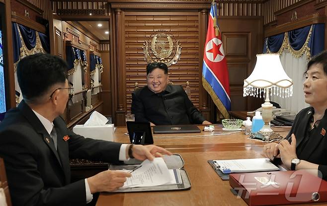 북한 노동당 기관지 노동신문은 2일 김정은 당 총비서가 중국 인민항일전쟁 및 세계반파쑈전쟁승리(전승절) 80주년 기념행사에 참석하기 위해 지난 1일 전용열차로 출발해 2일 새벽 국경을 통과했다고 보도했다. [국내에서만 사용가능. 재배포 금지. DB 금지. For Use Only in the Republic of Korea. Redistribution Prohibited] rodongphoto@news1.kr