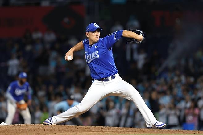 삼성 김재윤이 19일 창원NC파크에서 열린 2025 KBO리그 정규시즌 NC전에서 역투하고 있다. 사진 | 삼성 라이온즈