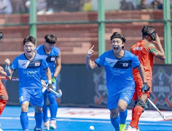 1일(한국시간) 인도 비하르주 라즈기르에서 열린 2025 남자 아시아컵 조별리그 경기에서 방글라데시전에서 득점한 후 환호하는 한국 대표팀. /사진=대한하키협회