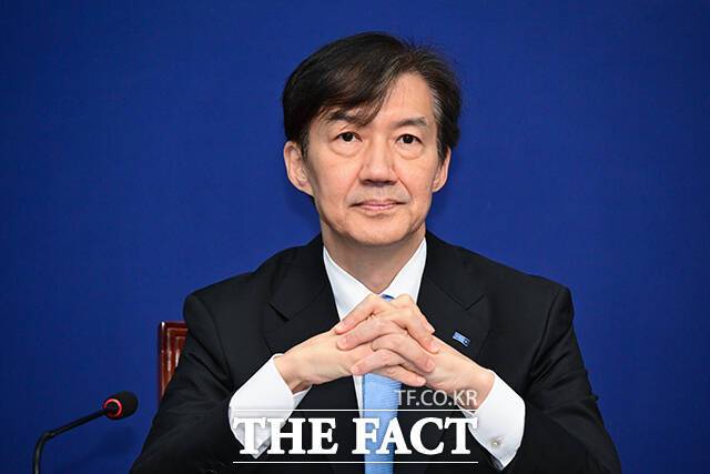 조국 전 조국혁신당 대표가 기대에 못 미치는 성적표를 받아들었다. 조 전 대표가 전면에 나서자 당의 지지율은 오히려 하락했다. 이는 조 전 대표에 대한 뿌리 깊은 반감과 비토 정서가 반영된 결과다. /남윤호 기자