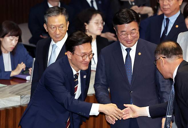 김민석 국무총리가 1일 서울 여의도 국회 본회의장에서 열린 정기국회 개회식이 끝난 뒤 퇴장하고 있다. 김경호 선임기자 jijae@hani.co.kr