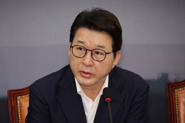 신동욱 국민의힘 최고위원이 지난달 28일 서울 여의도 국회에서 열린 최고위원회의에 참석해 발언하고 있다. 뉴시스
