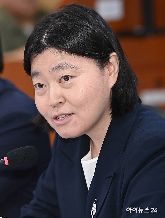 임은정 서울동부지검장이 29일 서울 여의도 국회에서 '검찰개혁의 쟁점은 무언인가 : 국민이 바라는 검찰개혁의 속도와 방향'을 주제로 열린 검찰개혁 긴급 공청회에서 발언하고 있다. [사진=곽영래 기자]