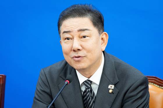 김병기 더불어민주당 원내대표가 2일 서울 여의도 국회에서 열린 정기국회 기자간담회에서 모두 발언을 하고 있다. /뉴스1