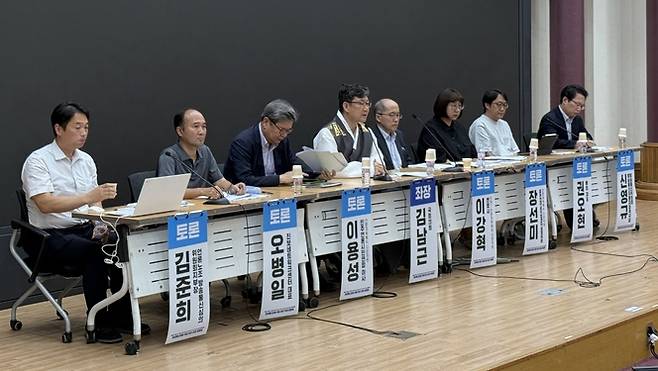 1일 국회에서 열린 정보통신망법 개정 방안 마련 토론회에서 좌장인 김남근 민주당 의원이 발언하고 있다./김한내 수습기자
