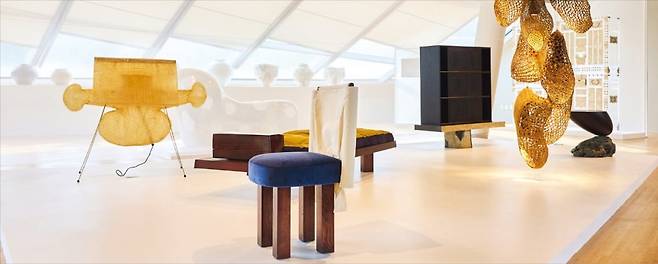 서울 동대문디자인플라자 이간수문전시장에서 2일 개막한 디자인 마이애미 인 시추-‘창작의 빛: 한국을 비추다(Illuminated: A Spotlight on Korean Design)’ 전시 전경. /WeCAP, 서울디자인재단 제공